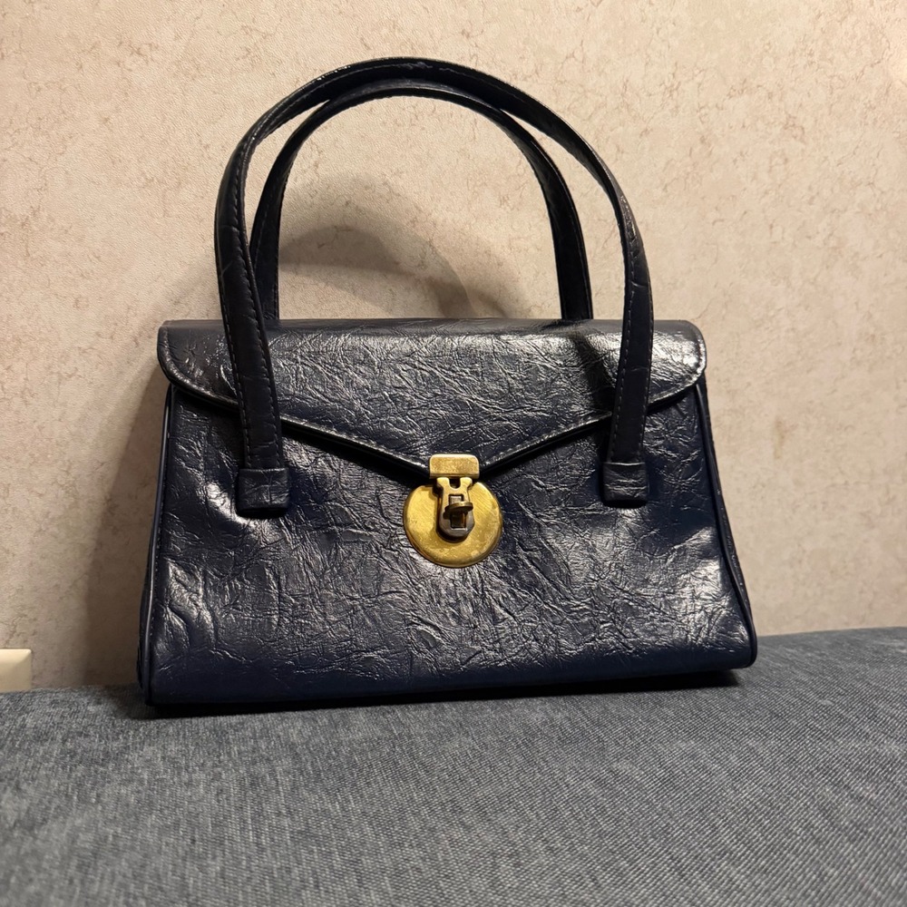 Vintage Navy Blue Textured Top Handle Handbag Gold Flip Lock Accordion Purse